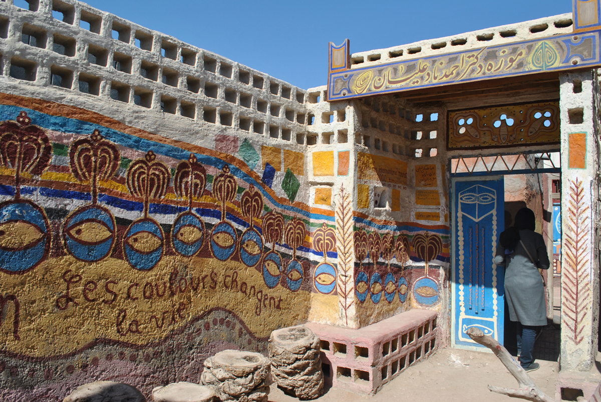 جزیره هرمز+هرمزگان +دهانه تنگه هرمز +تاریخچه+دیدنی های هرمز+قلعه پرتغالی‌ها+روستای هرمز+خاک رنگی+